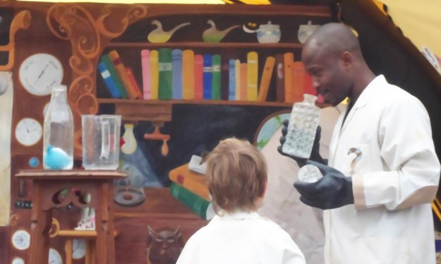 Est-ce bien de l'eau ? Crédit photo : un illustre inconnu du public avec l'aimable autorisation du propriétaire de l'appareil, Babas Babakwanza, tous droits réservés.